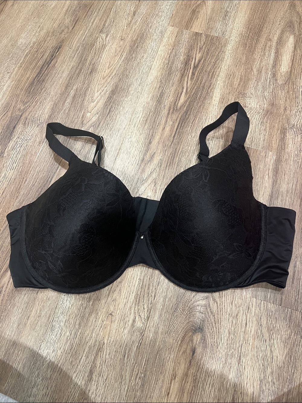 Everyday Black Lace Underwire Bra with Molded Cups